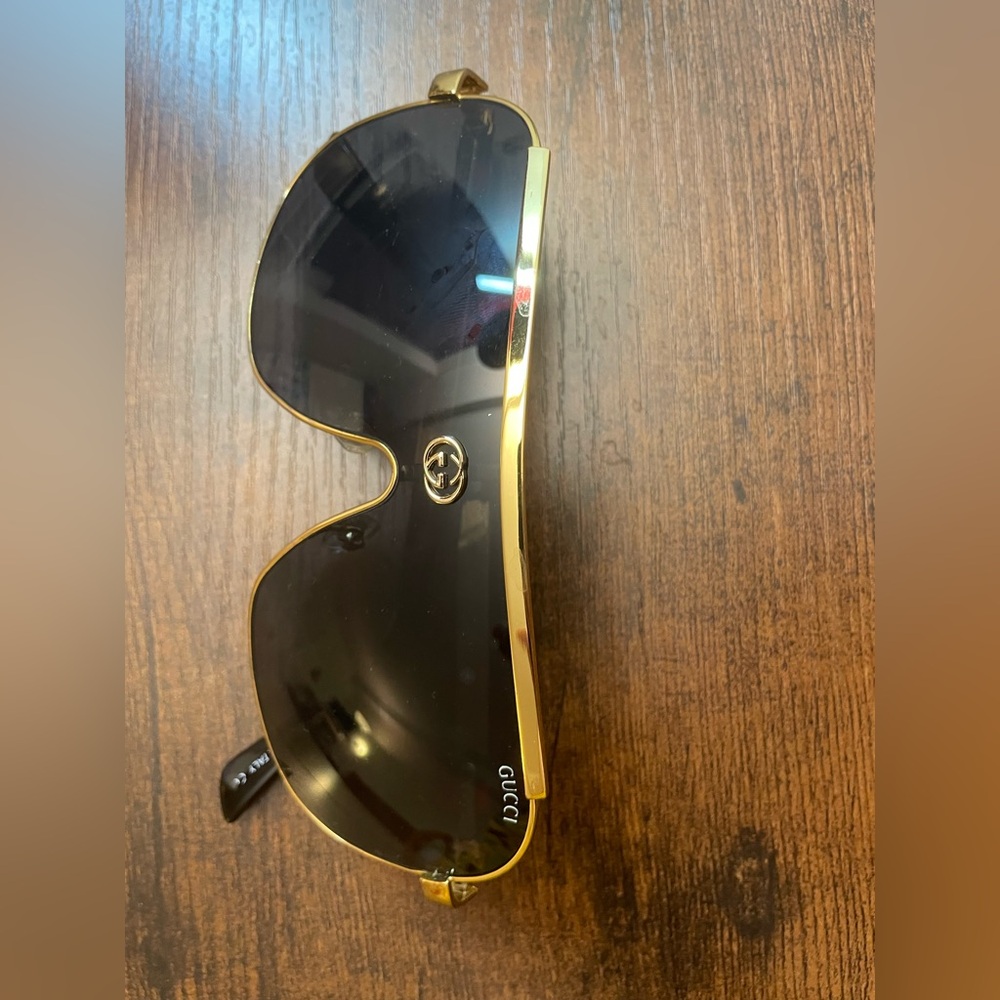 Gucci Black and Gold Aviator Sunglasses